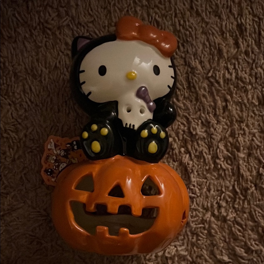 Hello Kitty Halloween Pumpkin Figurine